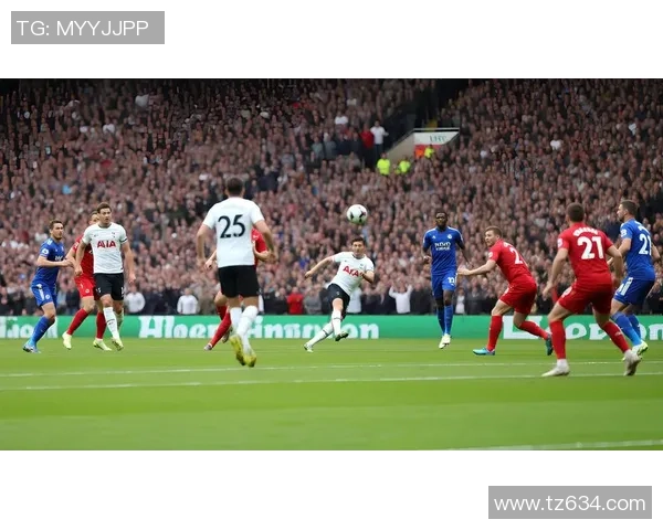 足球明星镜子中的魅力瞬间高清图片分享与解析 足球明星镜子中的魅力瞬间高清图片分享与解析